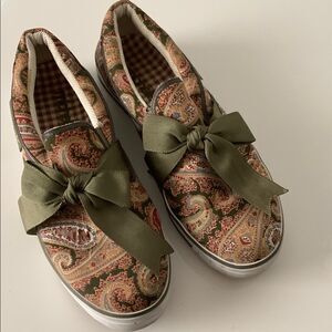 Michelle K Paisley Patterned Women's Shoes with Olive  Bow Accents Size 8,5